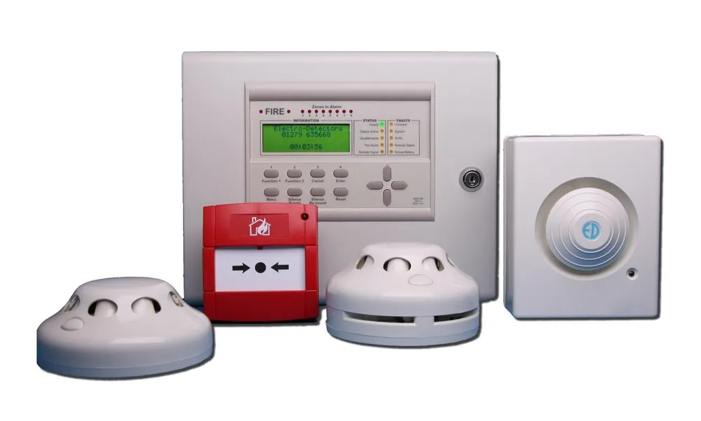 Sistema de detección de incendio con central, detectores y sirena